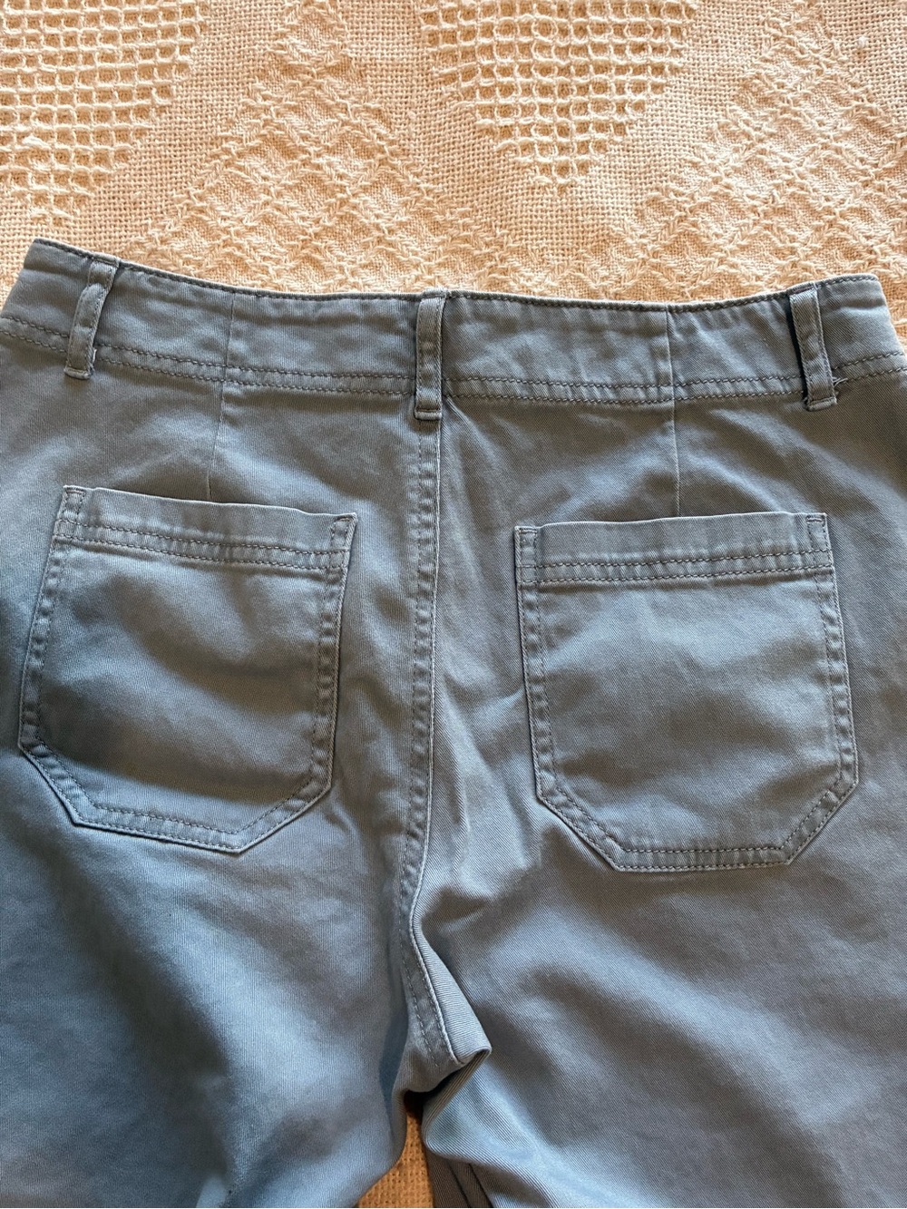 L.L. Bean Favorite Fit Shorts Womens Sz 4 Blue Gray Chino Flat Front Casual - Picture 7 of 11